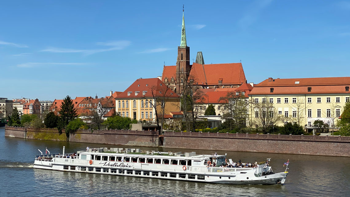 river vs ocean cruise: picture of river cruise